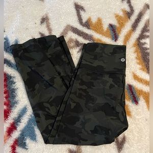Lululemon Camo capri Align leggings